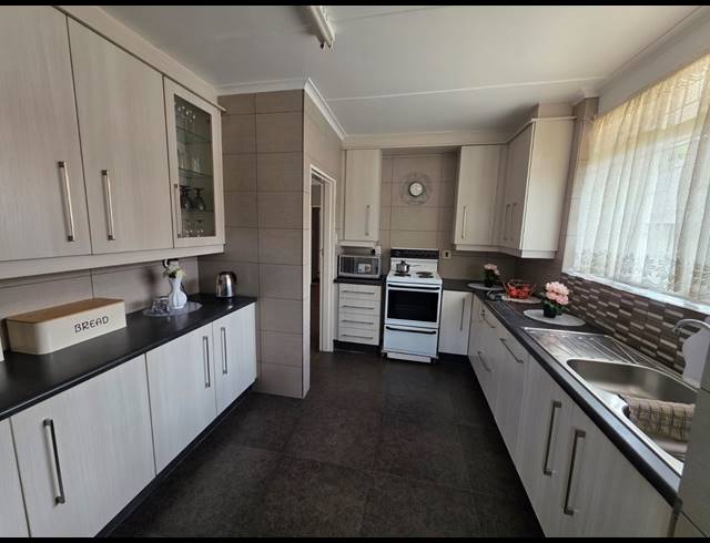 3 BEDROOM HOUSE FOR SALE IN SASOLBURG EXT 10